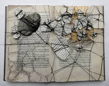 Stitching On Paper, 심플한 그림, Textiles Sketchbook, Altered Book Art, Torn Paper, Sketchbook Journaling, Handmade Books, Sketchbook Inspiration, Old Book