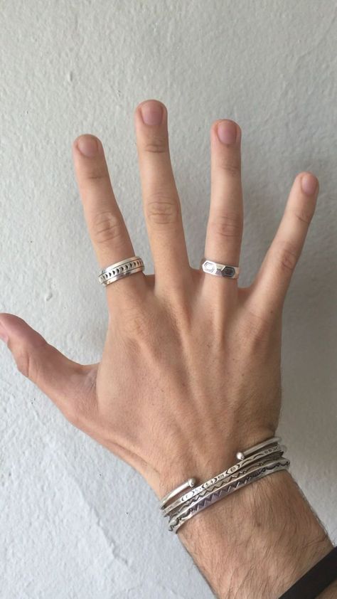 Men’s Index Finger Ring, Men Wearing Rings, Men Hands, Mens Accessories Vintage, Jewelry Video, How To Wear Rings, Mens Silver Jewelry, Mens Rings Fashion, Mens Rings