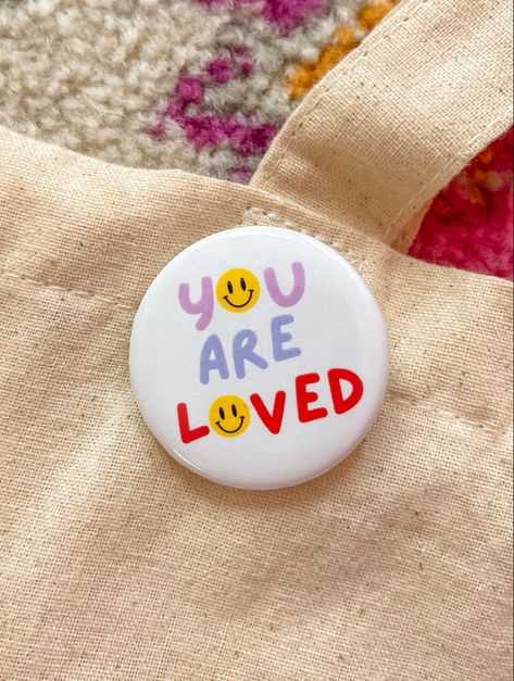 Button Badges Ideas, Button Pins Ideas, Button Pin Design Ideas, Button Maker Ideas, Bottons Ideas, Cute Button Pins, Pin Button Design, Button Ideas, Buttons Design