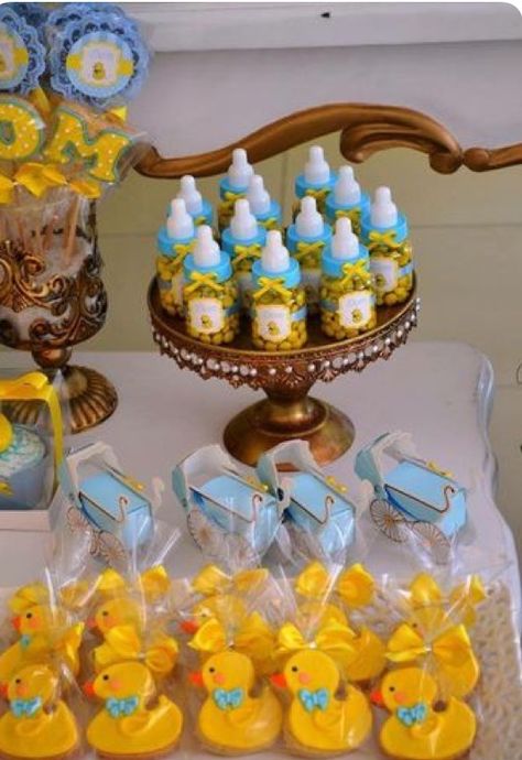 Baby Shower Diy Centerpieces, Duck Themed Baby Shower Ideas, Duck Baby Shower Theme, Themed Baby Shower Ideas, Diy Baby Shower Centerpieces, Ducky Baby Showers, Ducky Baby Shower, Rubber Ducky Baby Shower, Baby Shower Duck