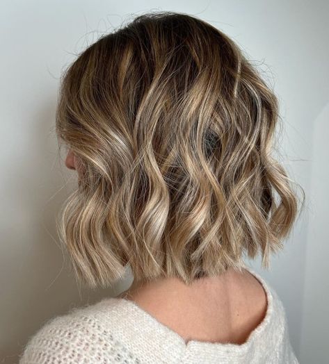 Beach Waves Bob Hair, Beachy Waves Short Hair, Bronde Lob, Neck Length Hair, Long Asymmetrical Bob, Bob Hairstyle Ideas, Trendy Bob, Hairstyle Ideas Easy, Curled Bob