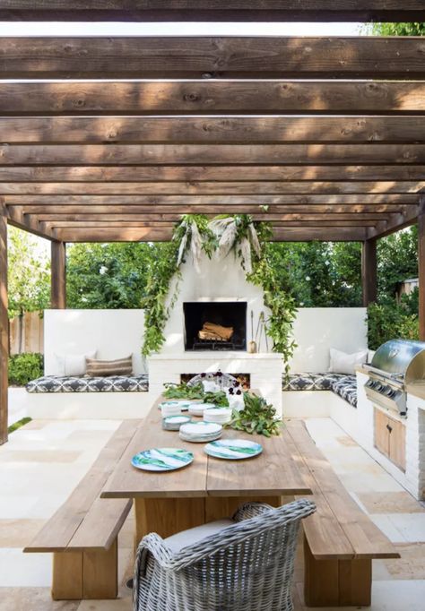 Design Camino, Design Per Patio, Backyard Fireplace, Outdoor Dining Room, Outdoor Dining Spaces, Outdoor Fireplaces, Backyard Remodel, Outdoor Entertainment, Backyard Inspiration