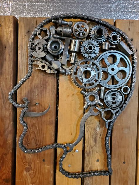 Easy Welding Art, Recycled Bike Parts, Junk Metal Art, Welding Crafts, Gear Art, Welding Process, Welding Art Projects, Metal Working Projects, Arc Welding