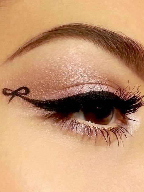 Simple but very pretty. Don't you agree? - Imgur Daring Makeup, Asian Makeup Tips, Eyeliner Glitter, Easy Winged Eyeliner, Permanente Make-up, Eyeliner Styles, Winged Eyeliner, Long Lashes, Asian Makeup