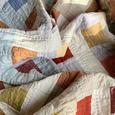 Avocado Dyed Fabric, Quilt Photoshoot, Quilting Aesthetic, Hand Dyed Fabric Quilts, Quilt Aesthetic, Hand Sewn Quilt, Quilt Meaning, Improv Quilting, Hand Stitches