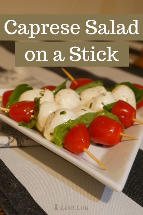 Veggie Hors D’oeuvres, Summer Time Appetizers, Easy Caprese Salad, Salad On A Stick, Simple Appetizers, Tomato Mozzarella Basil, Tomato And Mozzarella, Healthy Tea, Caprese Skewers