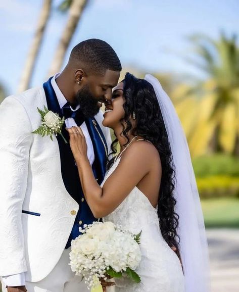 Best Bride And Groom Photos, White Wedding Pictures, Bride Wedding Day Photos, Wedding Shoots Poses, Weddings Pictures Ideas, Black Couples Wedding Pictures, Black Wedding Poses, Wedding Day Photoshoot, Wedding Photography Shots