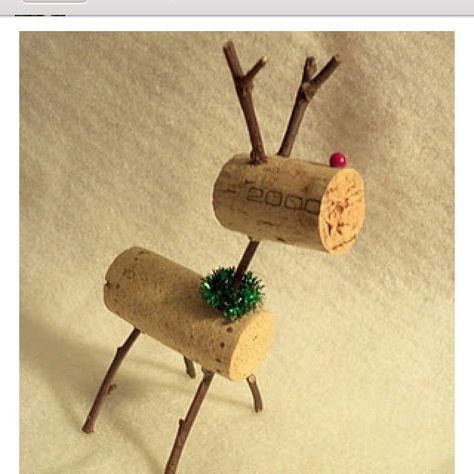 reindeer Wine Cork Reindeer, Cork Reindeer, Christmas Table Decorations Diy, Cork Crafts Christmas, Cork Christmas Trees, Diy Christmas Table, Wine Cork Ornaments, Wine Cork Diy, Cork Ornaments