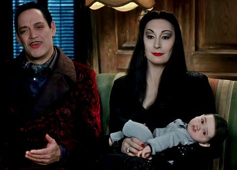 Adams Family Baby, Raul Julia, Addams Family Movie, Diy Halloween Gifts, Gomez And Morticia, Gomez Addams, Addams Family Wednesday, New Halloween Costumes, Carolyn Jones