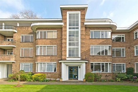 Art Deco Apartment Building, 1930 Architecture, Brixham Devon, Art Deco Houses, Art Deco Homes, Art Deco Apartment, Familiar Places, Deco Interiors, Apartment Exterior