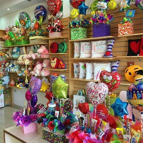 Stationery Store Design, Gift Shop Interiors, Boutique Patisserie, Flower Shop Decor, Flower Shop Design, Candy Bouquet Diy, Party Supply Store, Handmade Birthday Gifts, Balloon Shop