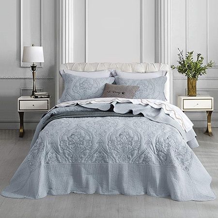 It’s a shame how most of us stick to using traditional bed covers most of our lives. There are many types of bed covers, and each type has something different to offer. By using only one type throughout our lives, we miss out on the benefits the rest can provide. #bed #beds #bedding #bedroom #bedrooms #bedroomdesign #bedroomdecor #sleep Grey Bedspread, Grand Bedroom, Guests Room, Bedding Cover, Comforter Bedding, Stylish Bed, Table Lamps Living Room, Lightweight Bedding, Bedroom Cozy