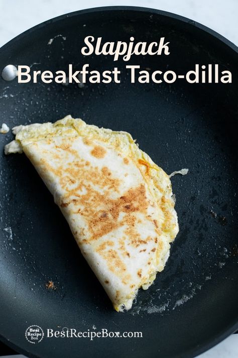 Casadia Recipe, Cheesy Egg Recipes, Egg Quesadilla, Taco Quesadilla, Quick Brunch Recipes, Egg Tacos, Fried Egg Breakfast, Cheesy Breakfast, Egg Sandwich Recipe