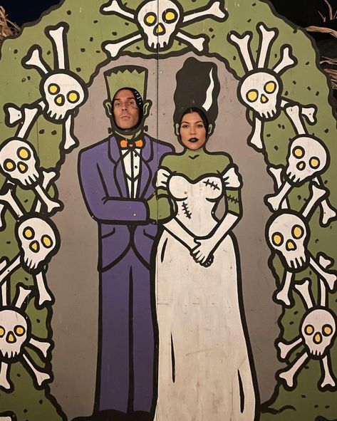 KOURTNEY Kardashian has treated fans to another look inside her Calabasas mansion decked out for Halloween. The 42-year-old pulled out all the stops as she covered the sprawling property in spooky displays. Taking to Instagram the mom-of-three shared photos and videos of different parts of her haunted mansion, including two giant skeletons either side of […] Kardashian Mom, Blended Family Photos, Happy Halloween Eve, Kendall Jenner Halloween, Kourtney Kardashian And Travis Barker, Kourtney Kardashian And Travis, Alfred Hitchcock The Birds, Reign Disick, Hollywood Decor