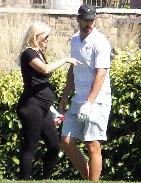 Pregnant Elin Nordegren spotted golfing with boyfriend Jordan Cameron - AOL Entertainment Elin Nordegren, Ladies Golf Bags, Celebrity Lifestyle, Professional Athlete, Celebrity Kids, Arnold Schwarzenegger, Ageless Style, Ex Wives, Celebrity Babies