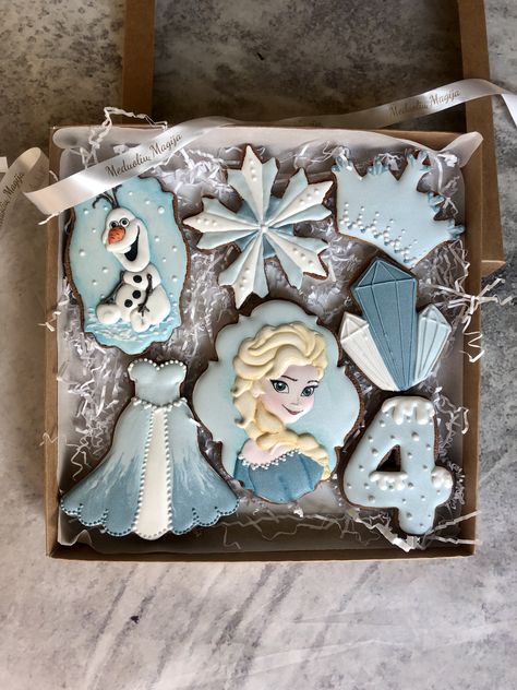 Elsa Frozen Cookies Decorated, Elsa Decorated Cookies, Frozen Cookies Birthday, Frozen Theme Cookies Decorated, Frozen Birthday Cookies Decorated, Elsa Cookies Decorated, Elsa Cookies Frozen, Frozen Royal Icing Cookies, Frozen Cookies Decorated