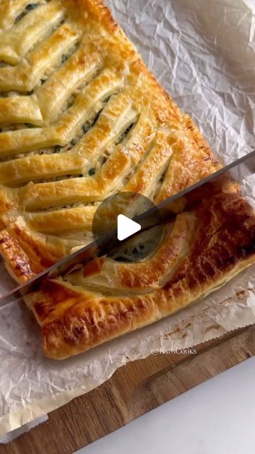 Tazo Foods on Instagram: "OMG this amazing 🥐 chicken spinach pie recipe by @kauscooks is too good to be true! Make it today & impress every around you 😎 Order tazo puff pastry to replicate this recipe in your kitchen 🤩" Puff Pastry Dinner, Savory Hand Pies Recipes, Puff Pastry Recipes Dinner, Spinach Pie Recipe, Puff Pastry Recipes Appetizers, Savoury Pastry Recipe, Puff Pastry Snacks, Puff Pastry Recipes Savory, Puff Pastry Chicken