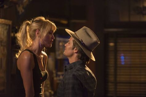 Still of Timothy Olyphant and Jenn Lyon in Justified Raylan Givens, Walton Goggins, Wheres Waldo, Timothy Olyphant, Horror Music, Movie Genres, Western Movies, Best Tv Shows, New Shows