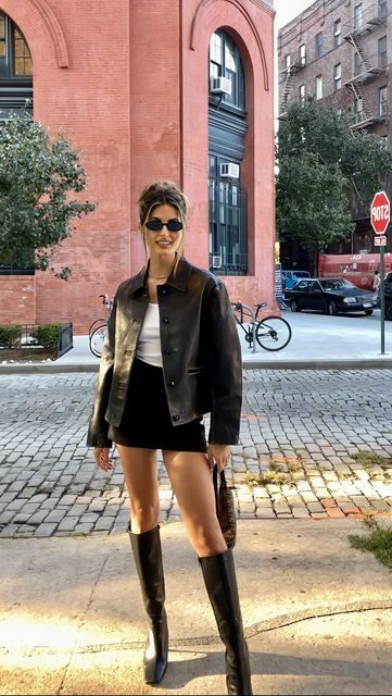 Black Leather Boots Outfit, Style Black Leather Jacket, Black Knee High Boots Outfit, Tall Black Boots Outfit, Tall Boots Outfit, Rome Outfits, Leather Jacket For Women, Eksterior Modern, Black Boots Outfit