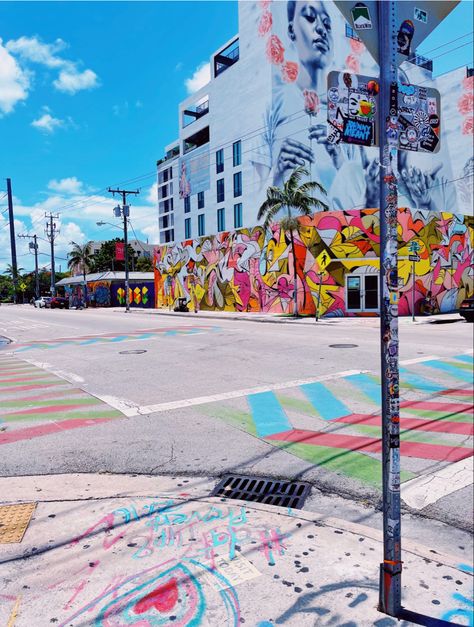 Preppy Pics, Miami Street, Blue Filter, Photo Logo Design, Photo Logo, Travel Goals, Photo Instagram, Iphone Wallpapers, Aesthetic Backgrounds