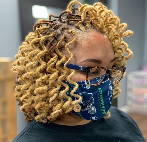 Locks Hairstyle, Dreadlocks Hairstyle, Locks Hairstyles, Small Dreads, Thick Dreads, Timeless Hairstyles, Dreads Styles For Women, Natural Dreadlocks, Short Dreads