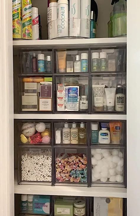 Apartment Cleaning Organization, Scrub Organization Closet, Tiny Bathroom Closet Organization, House Ideas Organization, Household Storage Ideas, Label Organization Ideas, Cute Bathroom Storage Ideas, Storing Medicine Organizing Ideas, Family Bathroom Organization