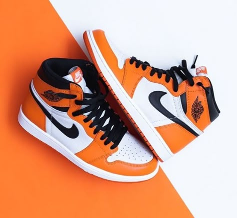 Black And Orange Jordans, Orange Shoes Aesthetic, Nike Dunk High Outfit, Nike Dunk Low Outfit Men, Orange Jordans, Dunk High Outfit, Orange Jordan, Nike Shoes Women Fashion, Custom Shoes Diy