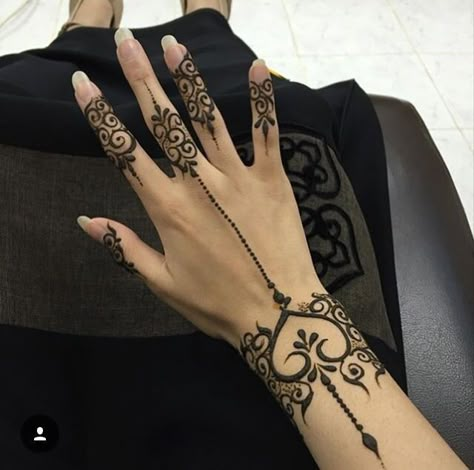 Asthetic Henna Designs Hand, Hand Hannah Tattoo, Simple Finger Mehendi Designs, Henna Designs Easy Hand, Desi Tattoo, Henna Design Easy, Cool Henna Tattoos, Finger Designs, Henna Flowers