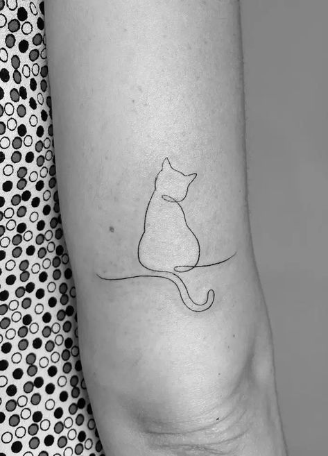 Back Of Cat Tattoo, Cat Sihoullete Tattoo, Dog And Two Cats Tattoo, Simease Cat Tattoo, Two Cats Outline Tattoo, Cat Linework Tattoo, Cat Symbol Tattoo, Cat Constellation Tattoo, Cat Head Tattoo Simple