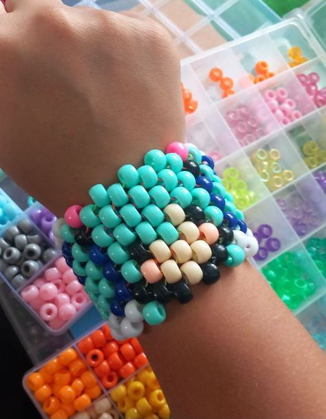 Cuff Ideas Kandi, Mini Rotator Cuff Kandi, Kandi Cuffs Patterns, Kandi Ideas Cuffs, Kandi Flower Cuff, Miku Kandi, Kandi Patterns Bracelets, Kandi Cuff Patterns With Numbers, Kandi Cuff Tutorial