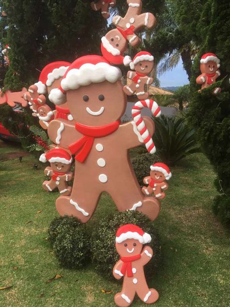 Gingerbread Christmas Decor, Wreath Candy, Christmas Yard Art, Christmas Props, Gingerbread House Decorations, Gingerbread Decorations, Christmas Yard Decorations, Christmas Gingerbread House, Christmas Decorations Diy Outdoor