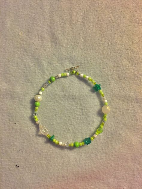 Small Bead Bracelet, Romanticising Life, Vintage Jewellery Rings, Beaded Jewelry Necklaces, Beaded Bracelets Diy, Pink Bracelet, Fit Check, Green Bead, Diy Necklace