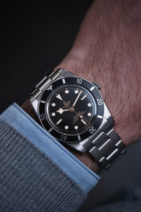 Tudor Submariner Vintage, Tudor Black Bay 54, Tudor Chronograph, Uniform Aesthetic, Small Watches, Star Crown, Small Crown, Monochrome Makeup Look, Red Triangle