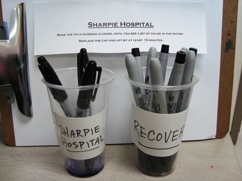 Sharpie Hospital ~ How to rescue your dried up Sharpies.  Place tips in rubbling alcohol until a bit of ink comes out.  Replace the cap and let sit for at least 15 minutes. High School Art Classroom, Art Classroom Organization, Art Classroom Management, Art Teaching, Astuces Diy, Classroom Supplies, Art Organization, High School Art, Middle School Art