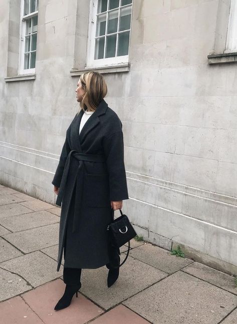 The Warmest (and Chicest) High-Street Coats You Can Buy and Wear ASAP Black Wrap Coat Outfit, Coats Street Style, Wrap Coat Outfit, Leggings Street Style, Grey Wrap Coat, Alexis Foreman, Coats Outfit, Black Wrap Coat, Minimalist Winter Outfit