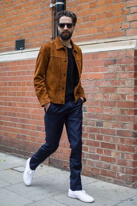 Mens fashion, spring fashion with sunglasses and shirt jacket \ discountedsunglasses.co.uk Brown Jacket Outfit Men, Autumn Style Men, Old Man Fashion, Men Streetstyle, Mens Fashion Smart, Hipster Mens Fashion, Mens Fashion Fall, Mens Fashion Casual Outfits, Nice Style