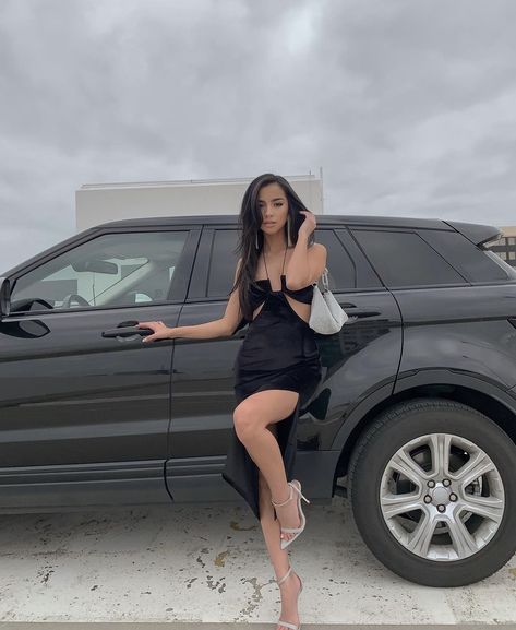 Poses In Front Of Car, Alyssa Nicole, Insta Photography, Business Casual Outfits For Work, Cute Poses For Pictures, How To Pose, Cute Poses, Photo Instagram, Business Casual Outfits