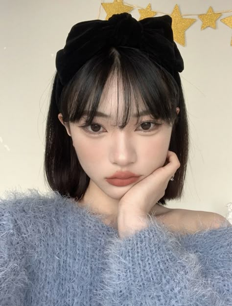 Short Hair Makeup, Short Hair Tomboy, Marketing Copywriting, Korean Short Hair, Brunette Hair With Highlights, Hairstyles For Layered Hair, Hair Tips Video, Shot Hair Styles, Haircuts Straight Hair