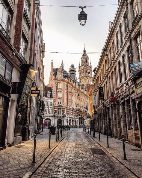 Lille on Instagram: “TOP Lille 📷 par @elmapademimundo • #toplillephoto Allez sur la galerie à la une pour partager les ❤️ #communityfirst #lille #france…” Pretty Streets, French Life, Lille France, St Pancras, Fictional World, Western Europe, City Trip, City Art, Landscape Architecture