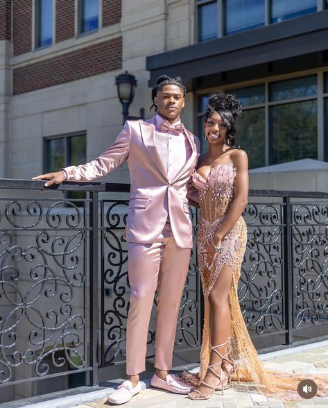 Prom Matching Couples Outfits Pink, Pink And White Prom Black Couple, Gold Prom Black Couple, Pink Prom Black Couple, Light Pink Prom Dress Black Couple, Pretty Homecoming Dresses, Couple Prom, Champagne Prom Dress, Prom Picture Poses