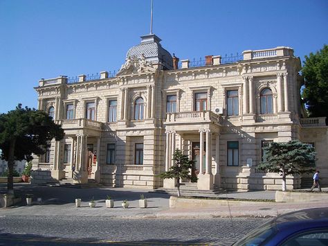 Rothschild House, French Opera House, Opera House Architecture, The Royal Opera House London, Oslo Opera House Architecture, French Chateau Homes, France Opera House, Classic Building, Neoclassical Architecture