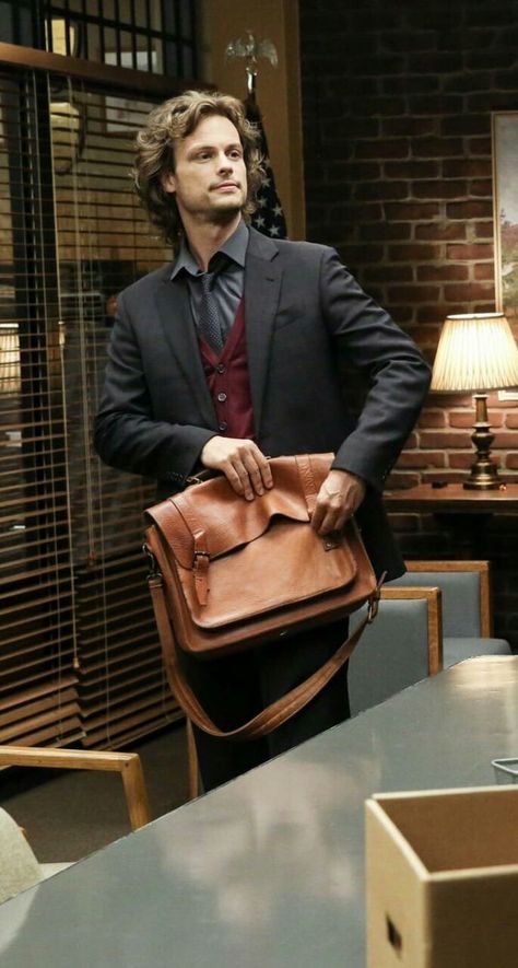 Spencer Reid Outfit Ideas, Spencer Reid Outfit, Dr Reid, Matthew 3, Dr Spencer Reid, College Boys, Crimal Minds, Matt Dillon, Aesthetic Bags