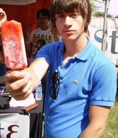 Alex Turner in a "Sky Blue Lacoste" Sky Blue Lacoste, Monkey Memes, Alex Arctic Monkeys, Matt Helders, Timmy Turner, Bloc Party, Julian Casablancas, The Last Shadow Puppets, Monkey 3