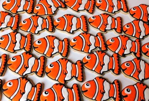 Nemo Cookies, Nemo Fish, Finding Nemo Party, Nemo Cake, Finding Nemo Birthday, Nemo Birthday, Fish Cookies, Beach Cookies, Cookie Connection