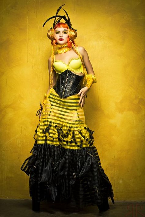 Queen Bee Costume, Bee Makeup, Bumble Bee Costume, Bug Costume, Festival Headpiece, Bee Costume, Burlesque Costume, Bee Creative, Pin Up Outfits