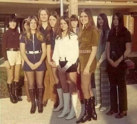 1970s Fashion Women, White Boots Outfit, 70s Girl, Outfits 70s, 60s 70s Fashion, 60s And 70s Fashion, 70s Women, 70s Inspired Fashion, 70s Outfits