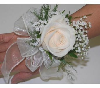 Rose Wrist Corsage, Tulip Wedding, Prom Corsage, Corsage And Boutonniere, Corsage Prom, Babies Breath, Prom Flowers, Flower Corsage, Corsage Wedding