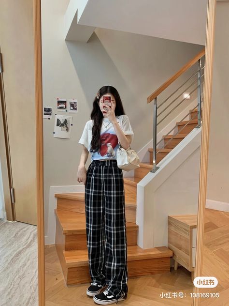 Checkered Outfit Women, Tartan Pants Outfit, Korean Modest Outfits, Long Pants Pattern, Neat Dress, Checkered Outfit, Plaid Pants Outfit, Korean Outfit Street Styles, Pajama Fashion