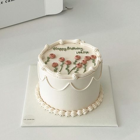 Cake Decoration Aesthetic, Zodiac Birthday Cake, Cake Butter Cream, Cake Design Birthday, Aesthetic Sweets, Cake Korean, Butter Cream Cake, Iced Coffee Aesthetic, Cake Bento