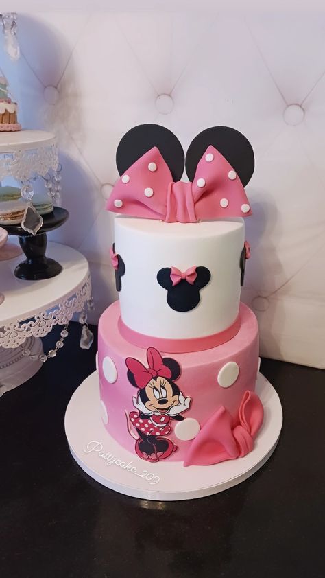 Minnie Mouse Cake Design, Minney Mouse, Minnie Mouse First Birthday, Minnie Mouse Birthday Decorations, Minnie Mouse Birthday Cakes, Minnie Mouse 1st Birthday, Minnie Birthday Party, 2 Tier Cake, Minnie Mouse Cake